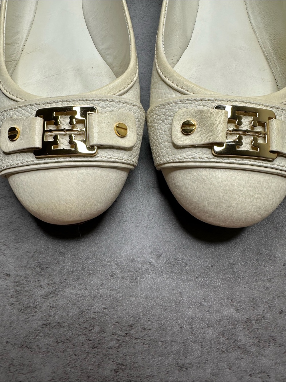 Tory Burch Double T Buckle Leather Flats White Gold - Picture 2 of 9
